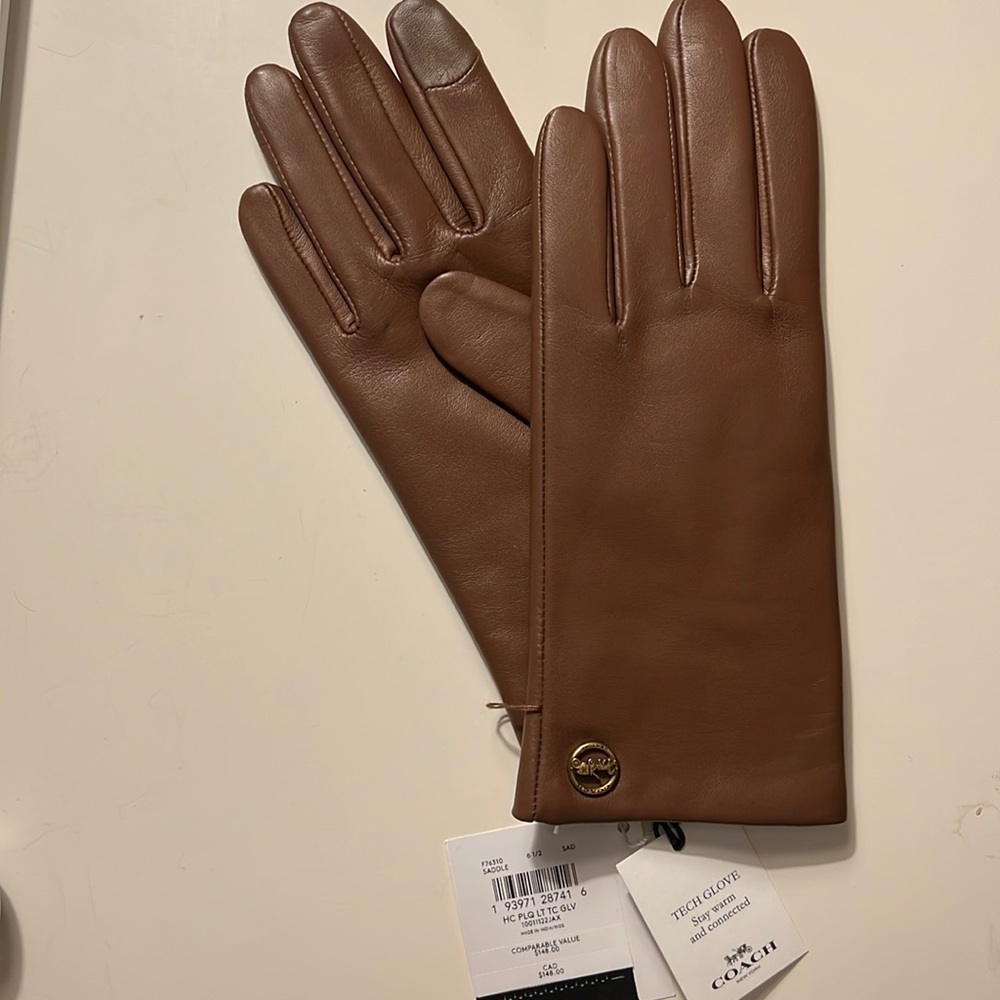 Coach Horse and Carriage Tech Glove; size 6 1/2 - Picture 2 of 3